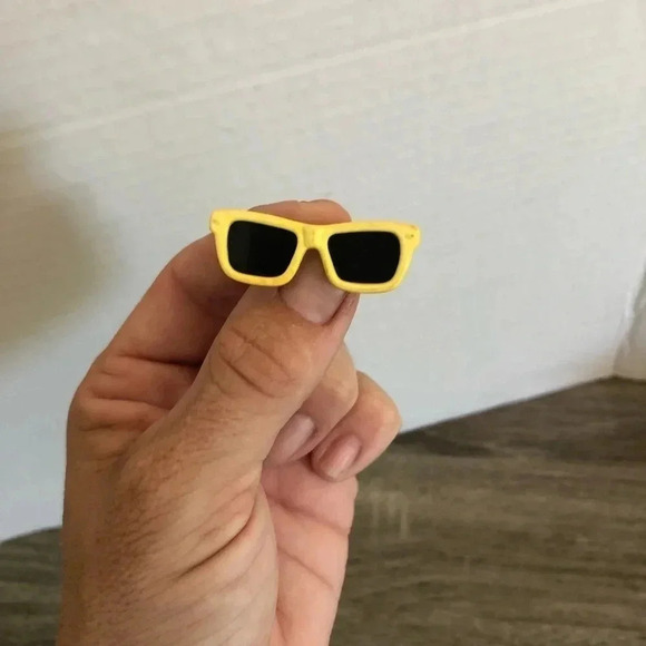 Vtg Pair of  Pins - Picture 4 of 10